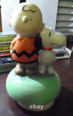 RARE Vintage 1968 Ceramic Schmid Charlie Brown Snoopy Peanuts Music Box
