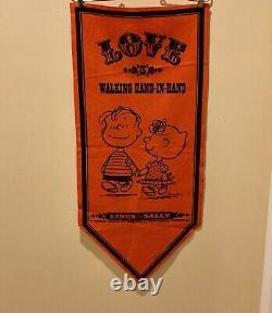 RARE Vintage 60s Snoopy Lionel Lucy Love Pennant 31 Felt & Charlie Brown