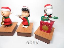 Rare Set of (4) Disney Snoopy Charlie Brown Lucy Schroeder Wireless Peanuts Band