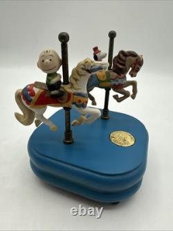 SNOOPY & Charlie Brown WILLITTS CAROUSEL MUSIC BOX CERAMIC 2 HORSE VINTAGE 1988