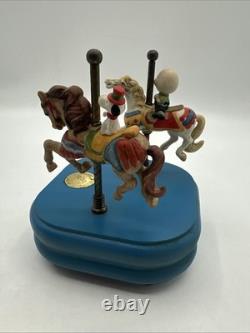 SNOOPY & Charlie Brown WILLITTS CAROUSEL MUSIC BOX CERAMIC 2 HORSE VINTAGE 1988