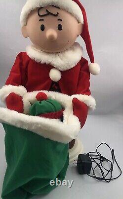 Santa's Best Animated Charlie Brown Snoopy Plush Christmas Peanuts 24 Moving