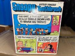 Snoopy Battery Power Toothbrush UNUSED COMPLETE AWESOME