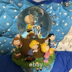 Snoopy & Charlie Brown Concert Snow Globe