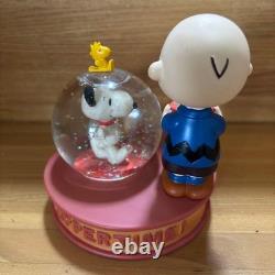 Snoopy Charlie Brown Snow Globe PEANUTS Collectible Figurine Japan