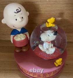 Snoopy Charlie Brown Snow Globe PEANUTS Collectible Figurine Japan
