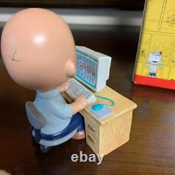 Snoopy Hallmark Charlie Brown Peanuts Figure