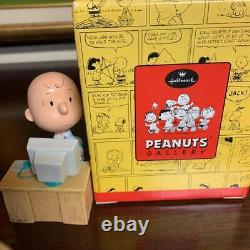 Snoopy Hallmark Charlie Brown Peanuts Figure