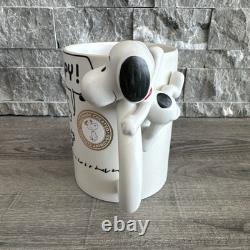 Snoopy Mug RARE 3D-Hallmark Peanuts Charlie Brown Snoopy Hanging On Handle Mug
