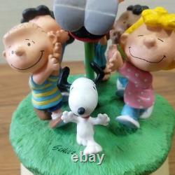 Snoopy Music Box Coldcast Charlie Brown Raised Hallmark Company Agoodman Figur