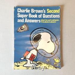 Snoopy Peanuts Charlie Brown Super Book of Questions and Answers Children's Bo