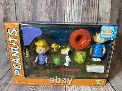 Snoopy Peanuts Its The Great Pumpkin, Charlie Brown Figure Collection. Sealed