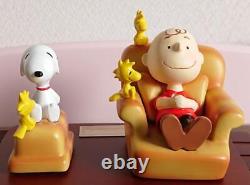 Sunhingtoys Snoopy In Wooden Box Charlie Brown Figure