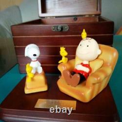 Super Snoopy And Charlie Brown'S Figia