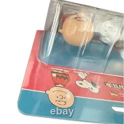 Ultra Detail Figures Snoopy And Charlie Brown