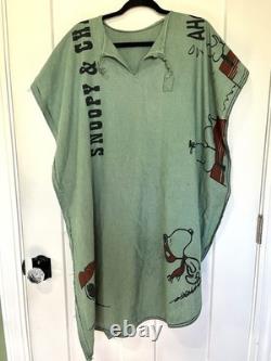 VERY RARE Vntg Snoopy And Charlie Brown Green Poncho Woodstock Peanuts Display