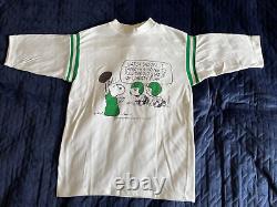 VTG Charlie Brown Peanuts Linus Snoopy Rare (M) White/ Green T-Shirt ARTEX USA