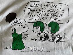 VTG Charlie Brown Peanuts Linus Snoopy Rare (M) White/ Green T-Shirt ARTEX USA