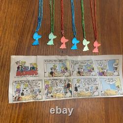 VTG -Peanuts Snoopy Peanuts Charlie Brown Necklace Choker, red, green/blue d2