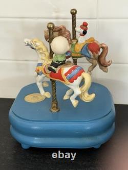 VTG Willitts Peanuts Porcelain Musical Figurine Carnival, Snoopy & Charlie Brown