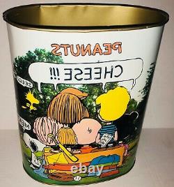 Vintage 1960s Peanuts Charlie Brown Snoopy Metal Tin garbage can Cheinco USA