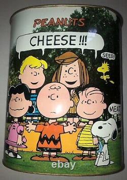 Vintage 1960s Peanuts Charlie Brown Snoopy Metal Tin garbage can Cheinco USA
