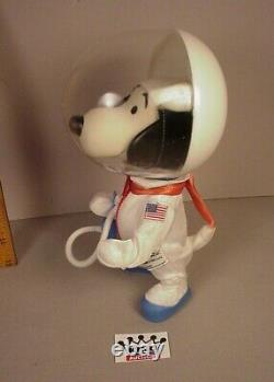 Vintage 1969 Snoopy Astronaut 10 plastic action figure Peanuts Gang Apollo ADP