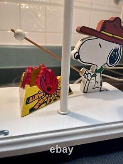 Vintage Charles Schulz Peanuts Snoopy Charlie Brown? 1972 wooden lamp? RARE