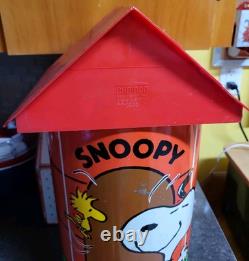 Vintage Cheinco Snoopy Dog House Lid Charlie Brown Metal Garbage Can, Circa 1970
