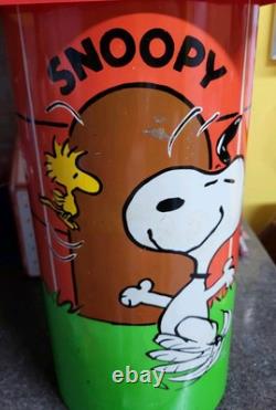 Vintage Cheinco Snoopy Dog House Lid Charlie Brown Metal Garbage Can, Circa 1970