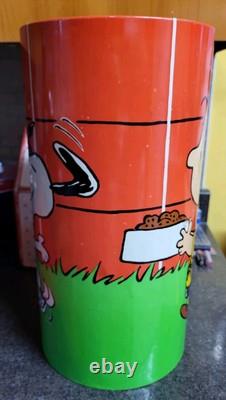 Vintage Cheinco Snoopy Dog House Lid Charlie Brown Metal Garbage Can, Circa 1970