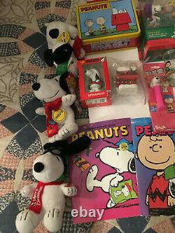 Vintage Large lot Snoopy Peanuts Charlie brown Schulz collection of items Look