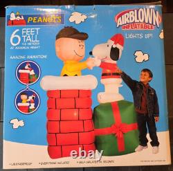 Vintage Moving Gemmy Air blown Peanuts Christmas Charlie Brown & Snoopy