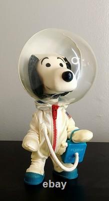 Vintage Retro Snoopy Astronaut 1969 United Features Syndicate READ DESCRIPTIN Vintage Retro Snoopy Astronaut 1969 United Features Syndicate READ DESCRIPTIN
