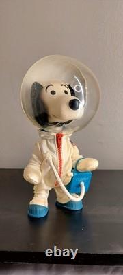 Vintage Retro Snoopy Astronaut 1969 United Features Syndicate READ DESCRIPTIN