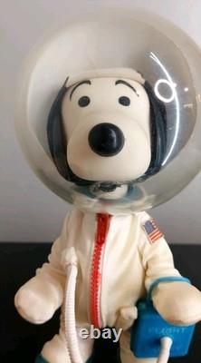 Vintage Retro Snoopy Astronaut 1969 United Features Syndicate READ DESCRIPTIN