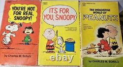 Vtg Charlie Brown Peanuts Snoopy Paperback Collection Charles Schultz 21 Books