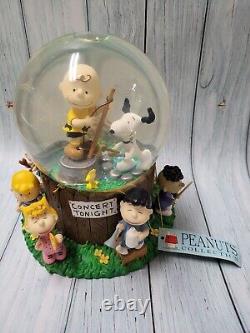 Westland Peanuts Charlie Brown Snoopy & Friends In Concert Snow Globe