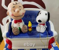 Willitts Snoopy 40Th Anniversary Charlie Brown Pottery Music Box