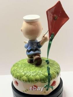 Willitts Vintage Kite Flying Charlie Brown Pottery Music Box