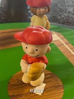 Willitts peanuts figurines with RARE baseball diamond withextra figurines