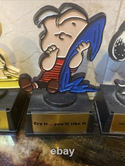 10 Snoopy et ses amis vintage : Linus, Charlie Brown, Woodstock, trophées Aviva