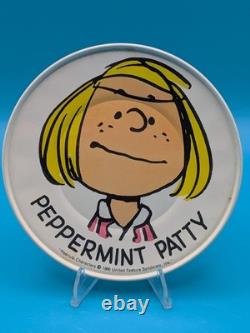 1950-1970 Peanuts Charlie Brown Snoopy – Dînette en tôle avec 4 assiettes, 4 soucoupes et un plateau