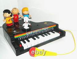 1985 Vtg Peanuts Schroeder Piano Sing-a-long Moving Figures Charlie Brown Snoopy
