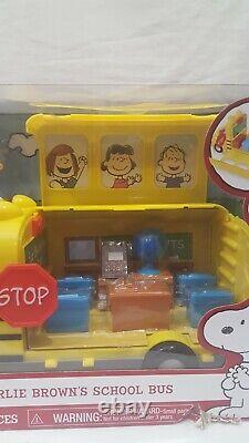 2015 JUSTE JOUER PEANUTS CHARLIE BROWN AUTOBUS SCOLAIRE Avec SNOOPY & SALLY NEUF DANS L'EMBALLAGE