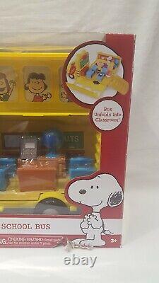 2015 JUSTE JOUER PEANUTS CHARLIE BROWN AUTOBUS SCOLAIRE Avec SNOOPY & SALLY NEUF DANS L'EMBALLAGE