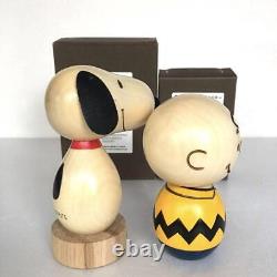 Affichage de la culture japonaise avec Usaburo Kokeshi Snoopy et Charlie Brown