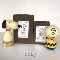 Affichage de la culture japonaise avec Usaburo Kokeshi Snoopy et Charlie Brown