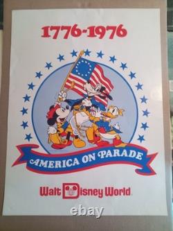 Affiches originales de Snoopy et Charlie Brown avec également une affiche de Walt Disney