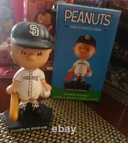 BOBBLEHEAD ULTRA RARE SAN DIEGO PADRES CHARLIE BROWN (Billet à thème) Avec BOÎTE